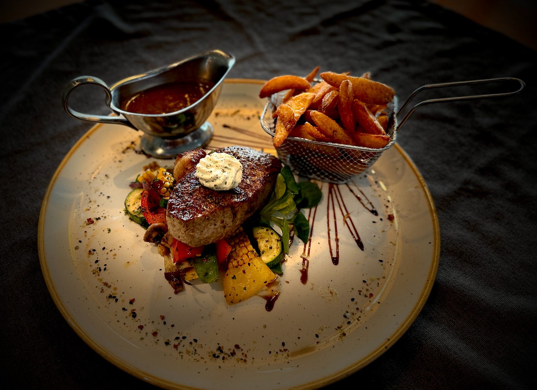 Angerichtetes Steakgericht